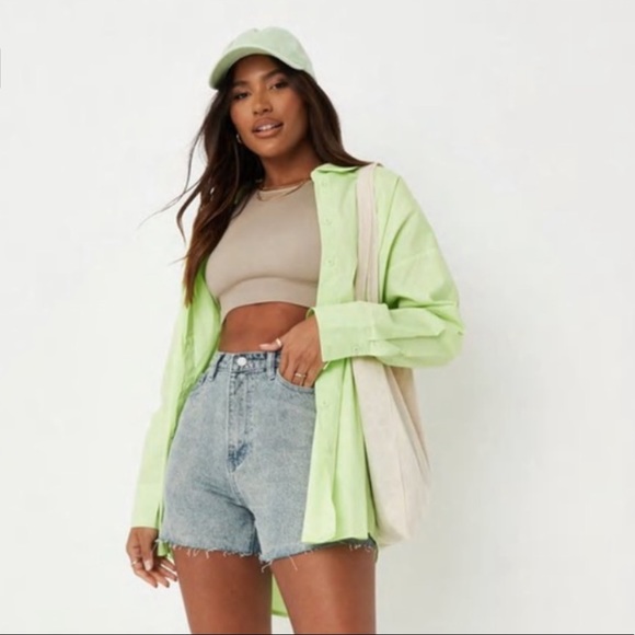 Missguided recycled blue raw hem denim shorts - Picture 2 of 3